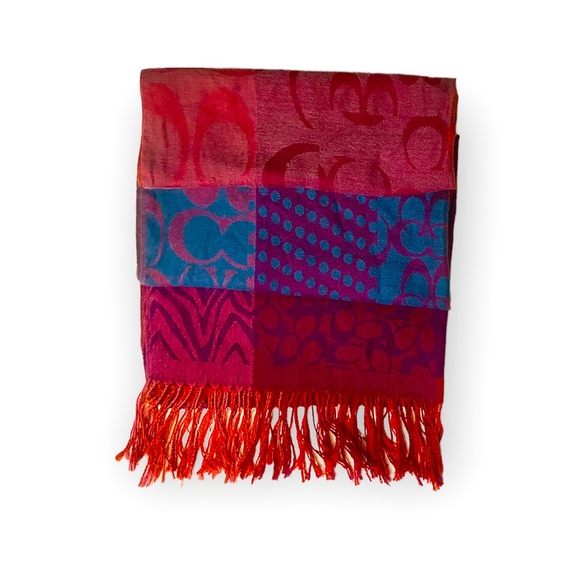 COACH Quilted Signature C Pashmina Scarf.
Various Styles.
Pristine Condition. - Picture 4 of 9